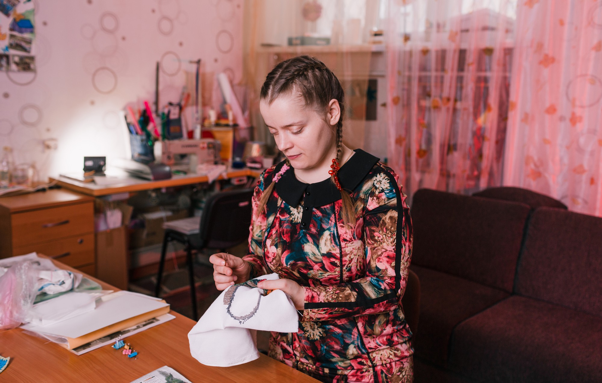 Portrait der Gründerin an der Arbeit